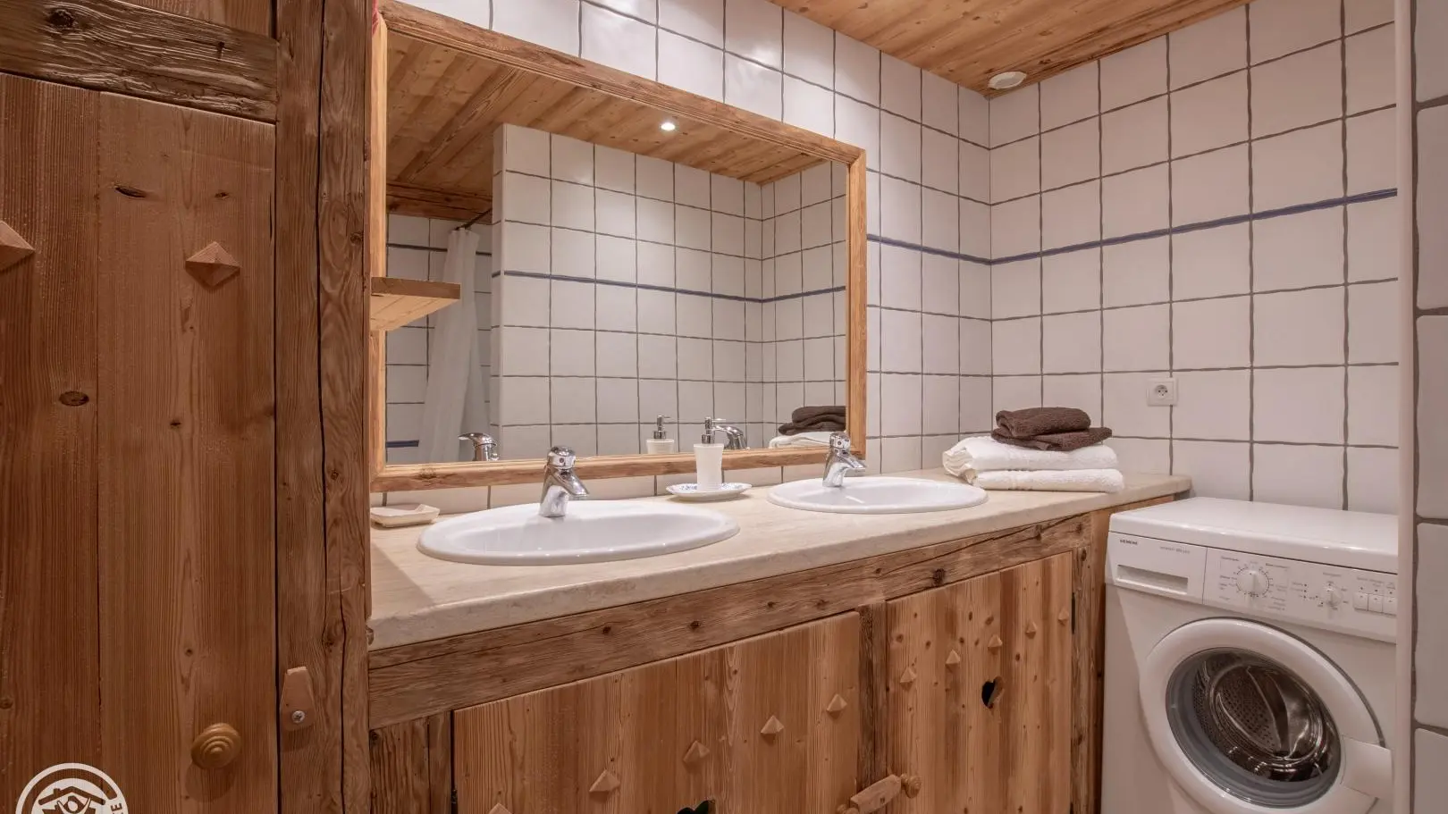 2 vasques et placards