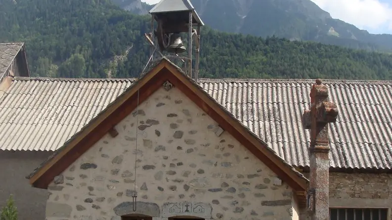 Façade de la chapelle et campanile