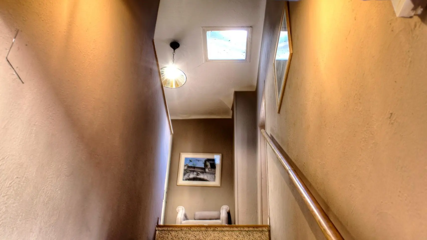 Escalier accès chambres Gîte Saint-Martin labellisé Gîtes de France à St Martin du Var