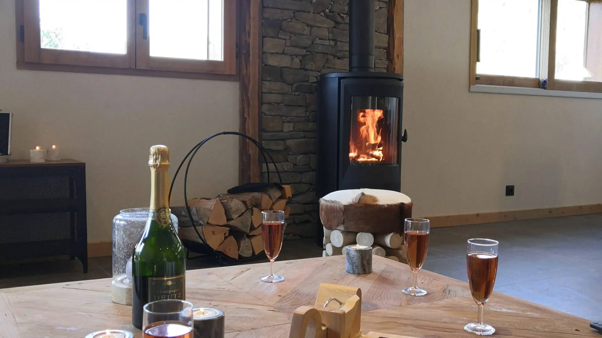 Table basse et cheminée