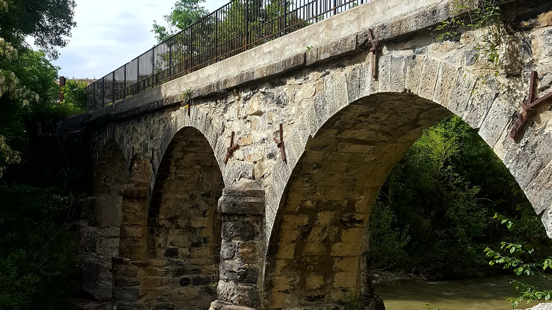 Aqueduc de Lagrand