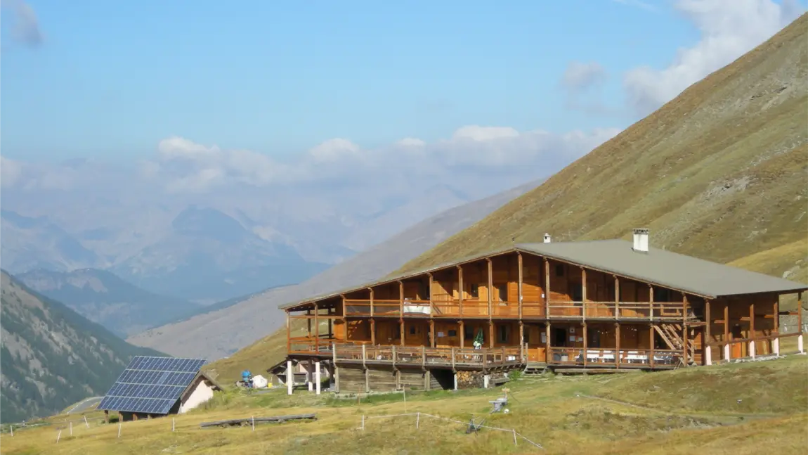 Extérieur été du Refuge Agnel