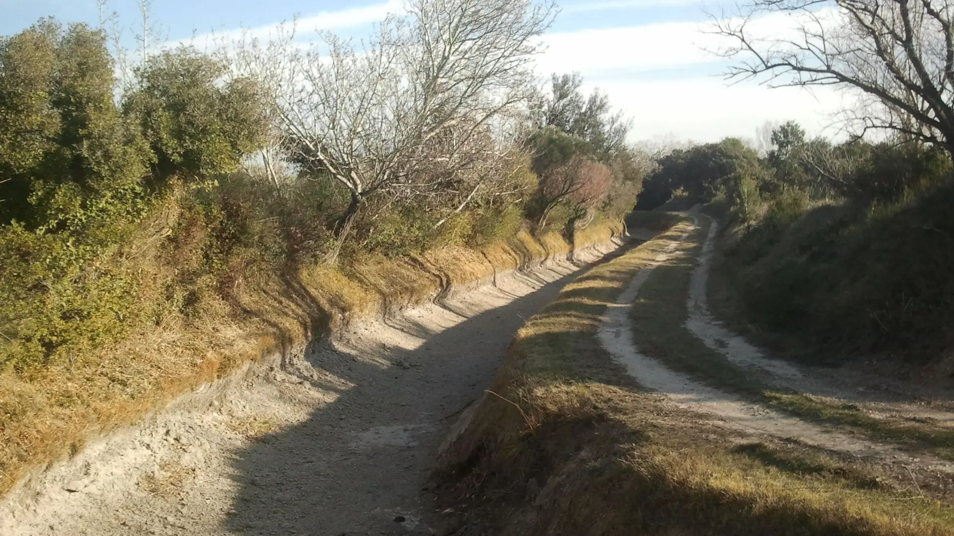 Canal de la vallée des Baux