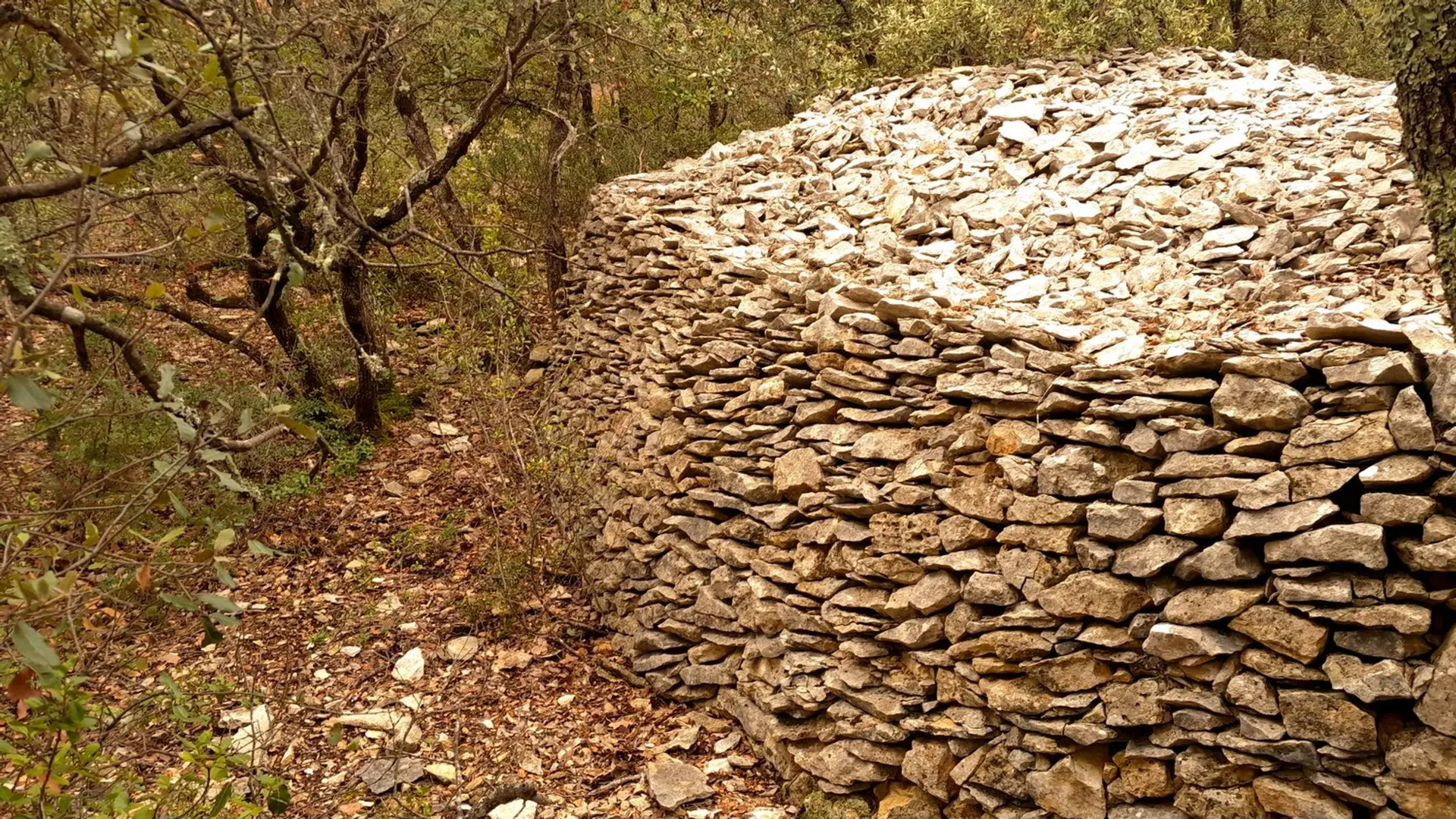 Mur en pierre sèche
