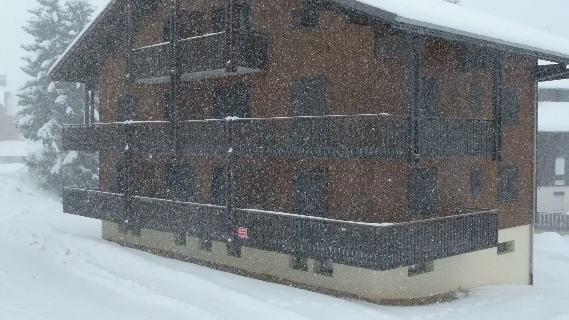 Résidence sous la neige