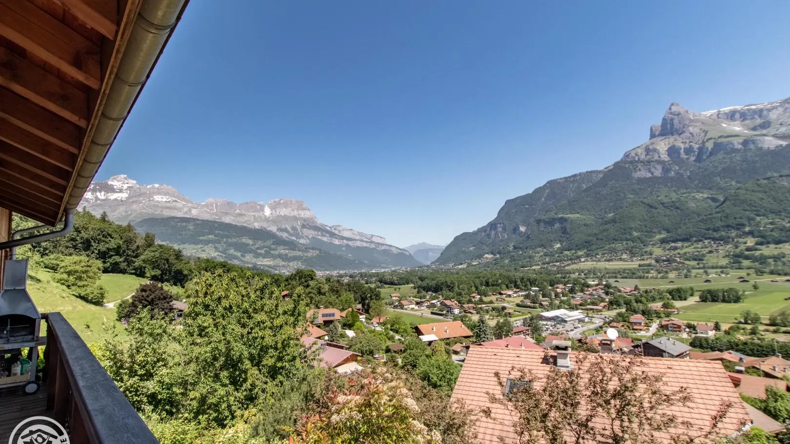 Vue depuis le balcon principal.