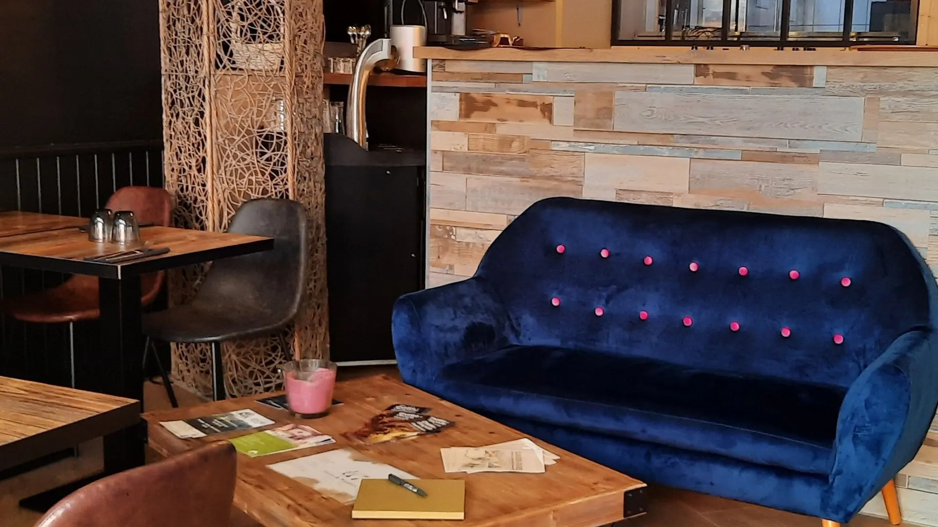 salle Lie Vain Lou canapé