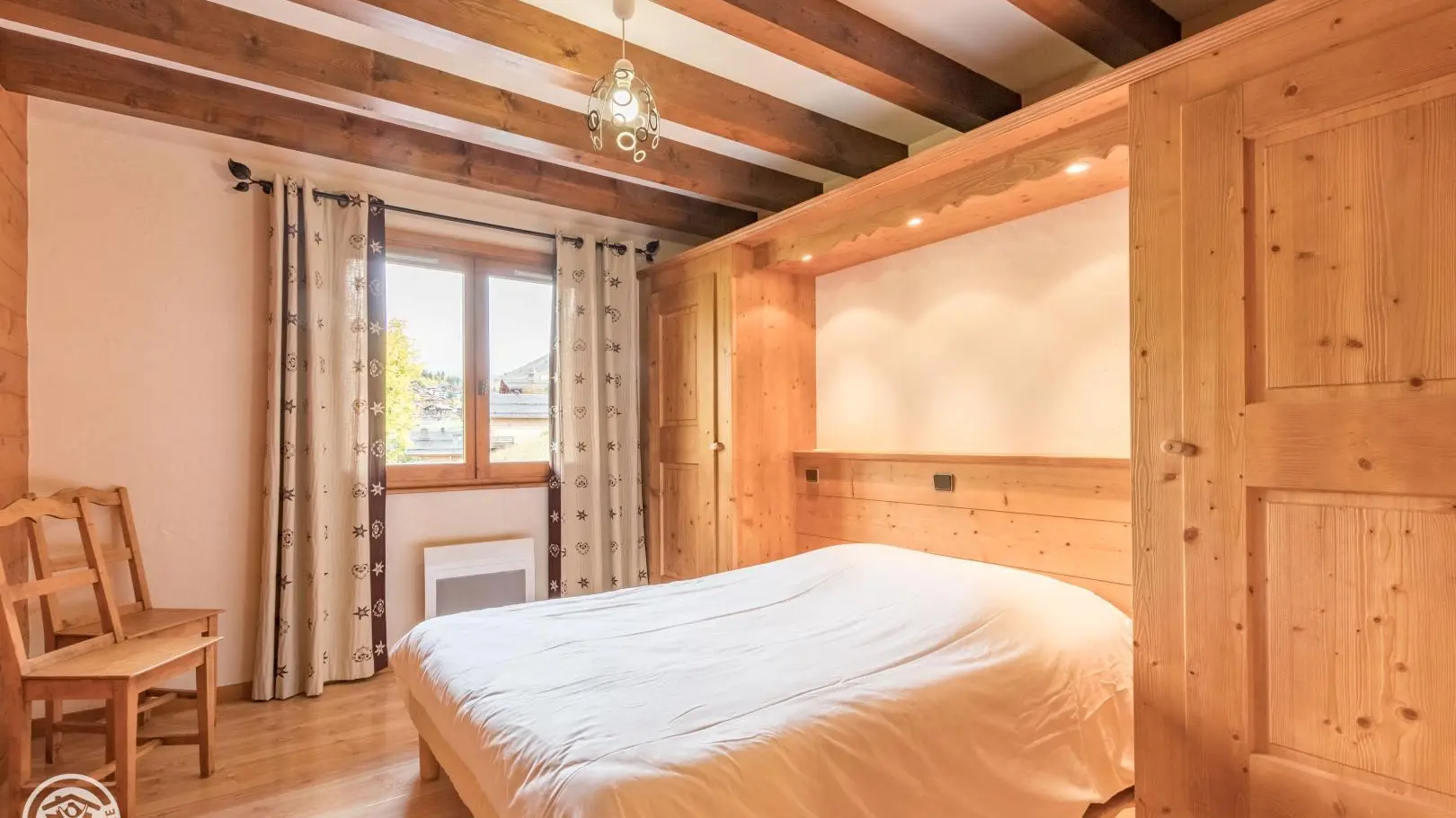 Chambre 1-  1 lit de 140x190cm