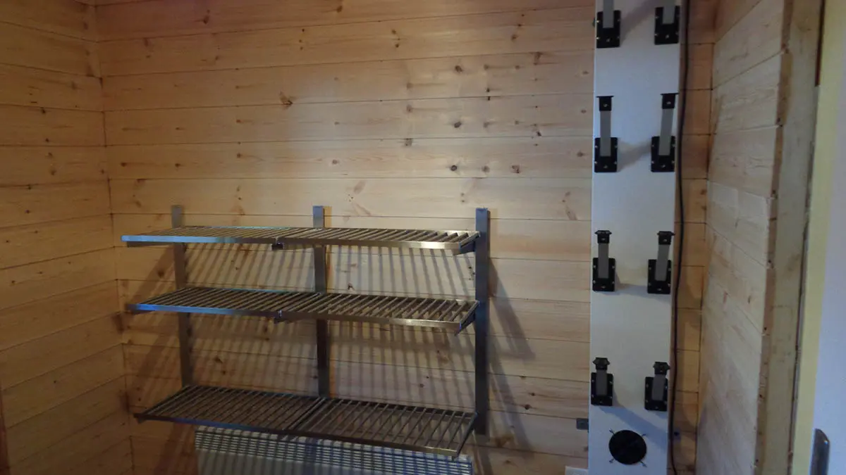 Ski and snowboard lockers, ski boot shafts