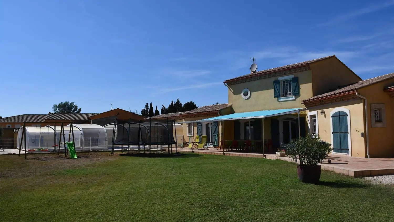 La terrasse, la piscine