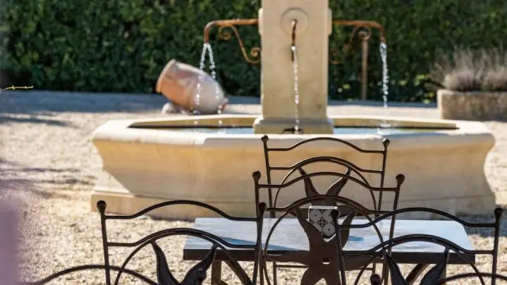 Fontaine de la place du village
