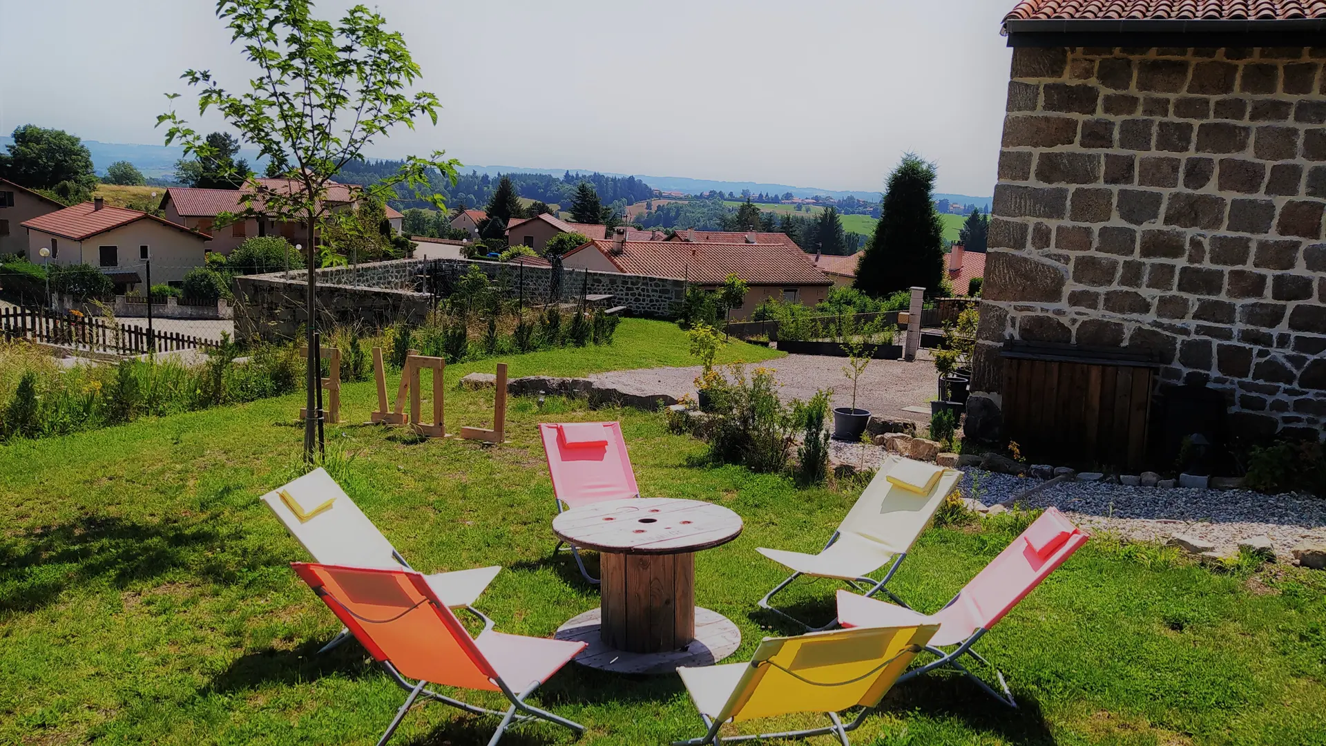 La Bâtisse aux Lanternes - Gîtes de Charme à St Bonnet le Château (42)