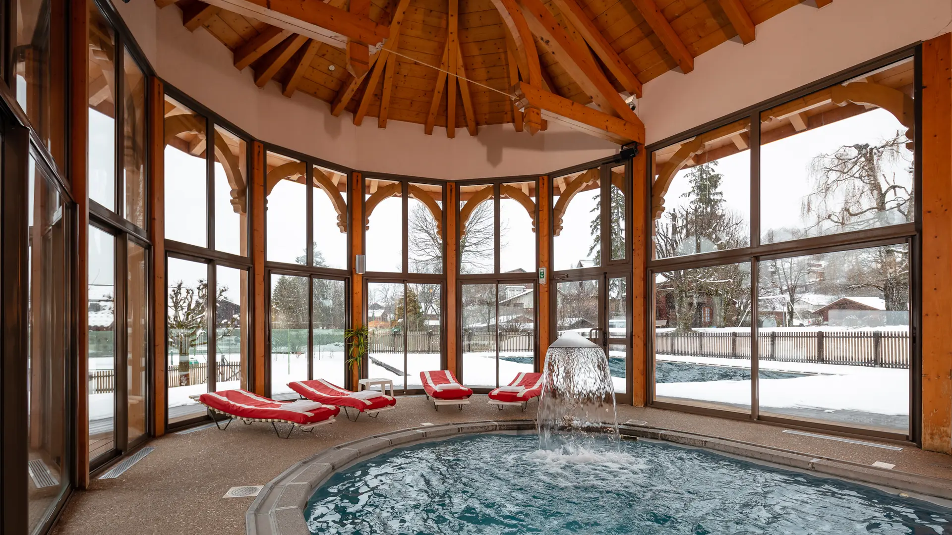 Piscine intérieure