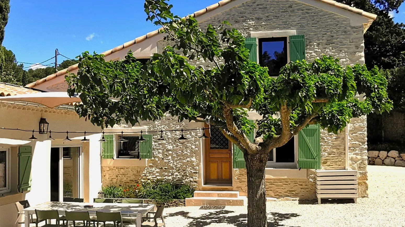 Mas Saint Antoine_L'Isle-sur-la-Sorgue extérieur cour