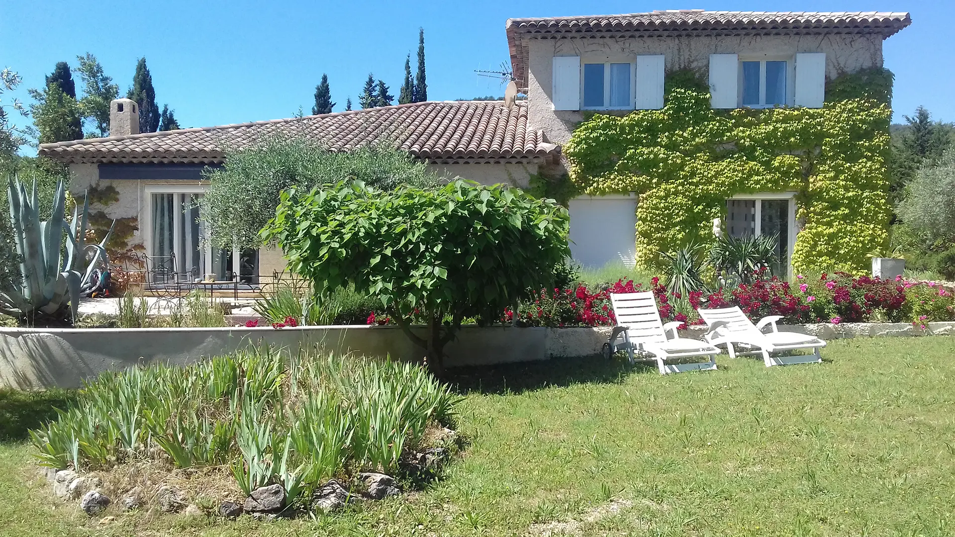 Chambre vue du jardin