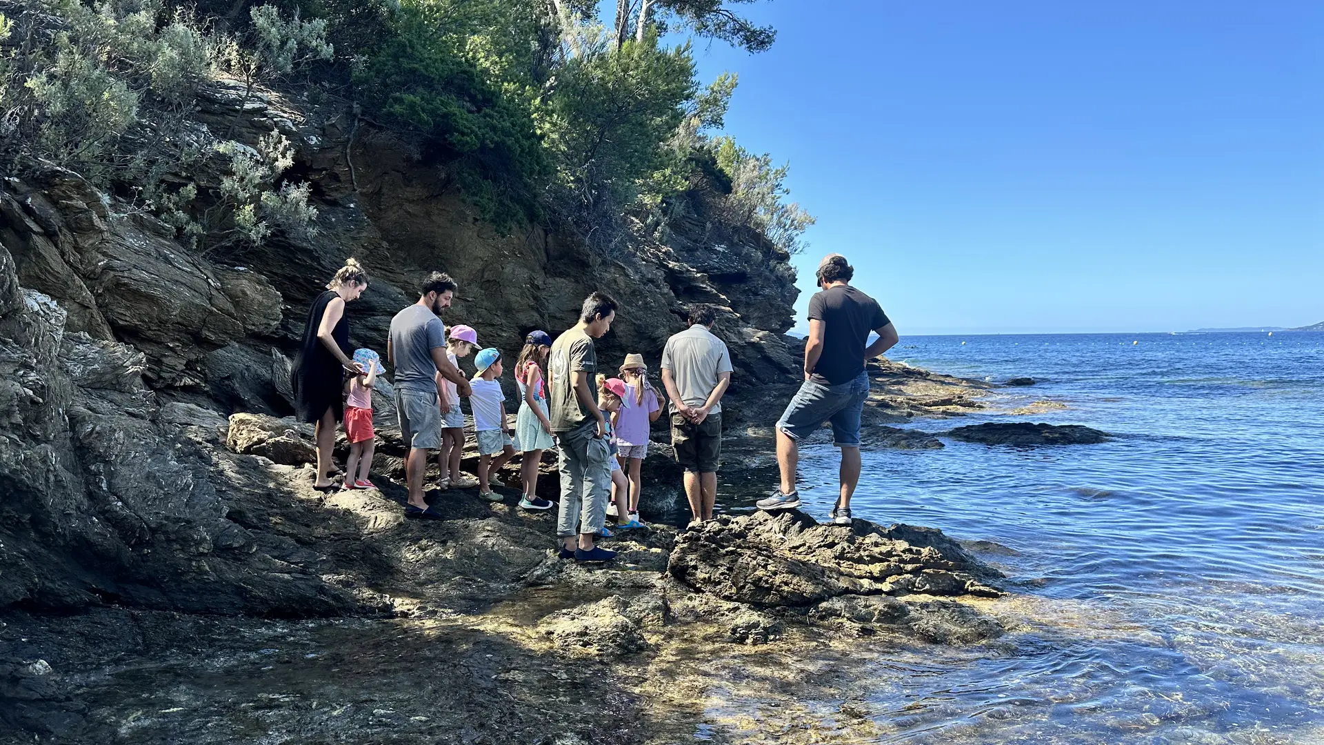 Activité enfant Les pieds dans l'eau_Rayol-Canadel sur Mer