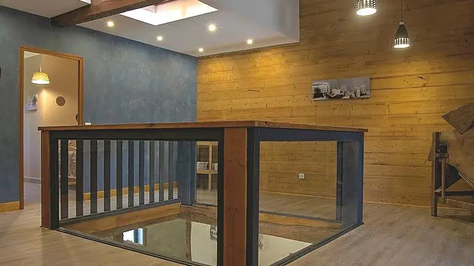 Mezzanine etage avec puits de lumière