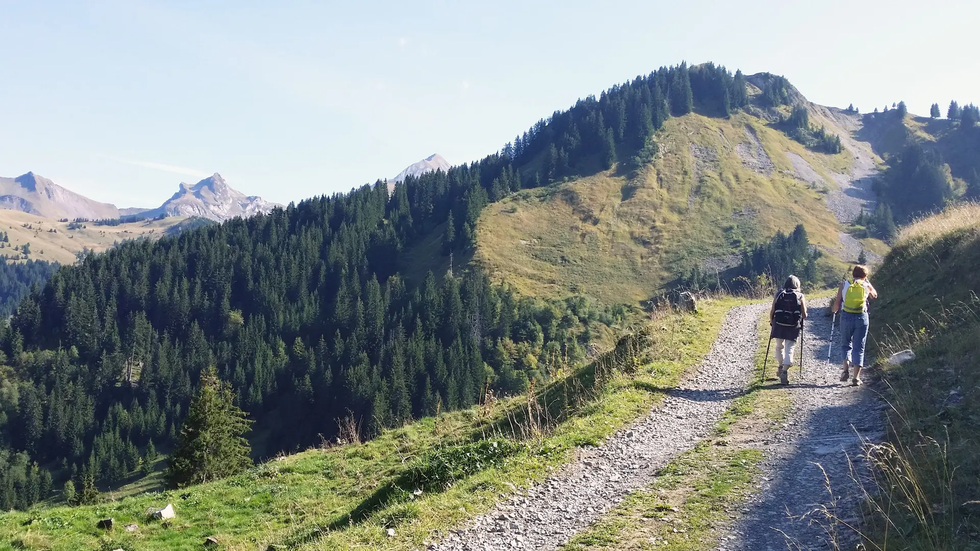 Tour du Sulens avec vue sur le Charvin à gauche