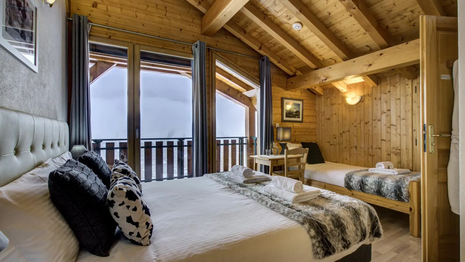 Chambre 2 (1 lit 2pl 160 cm  + 1 lit 1pl)