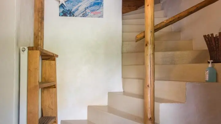 Escalier intérieur menant au gîte