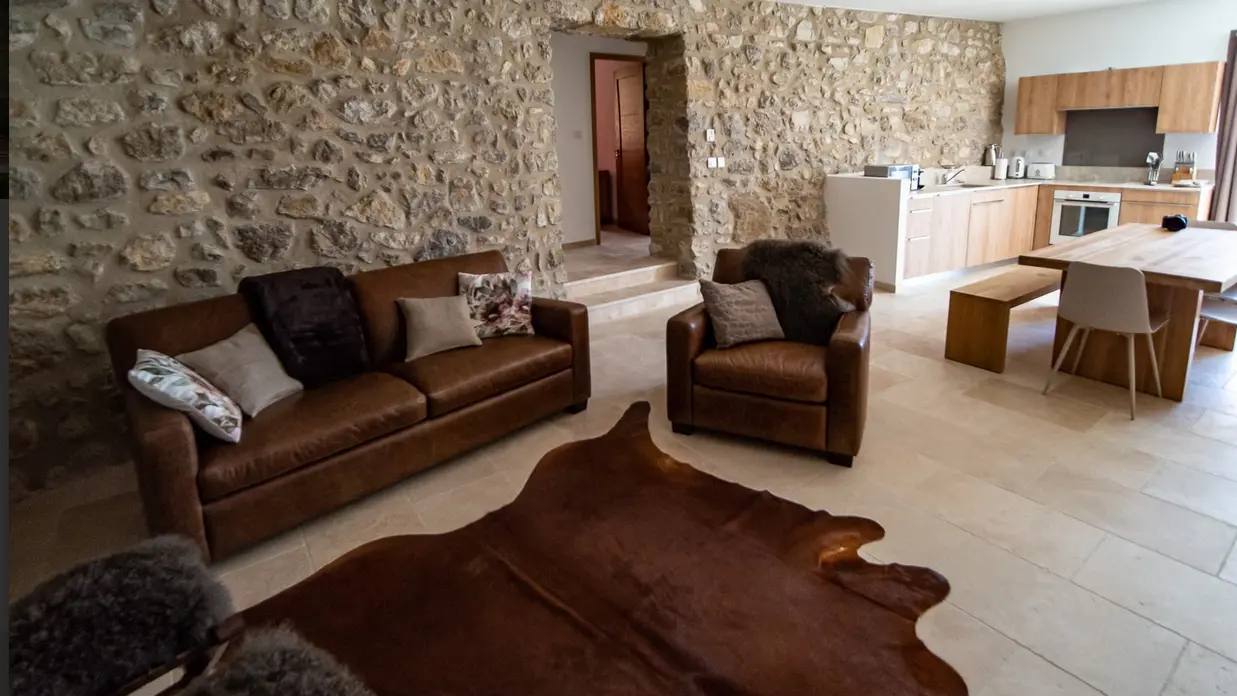 Sous les Roches - Gîte l'Ecurie