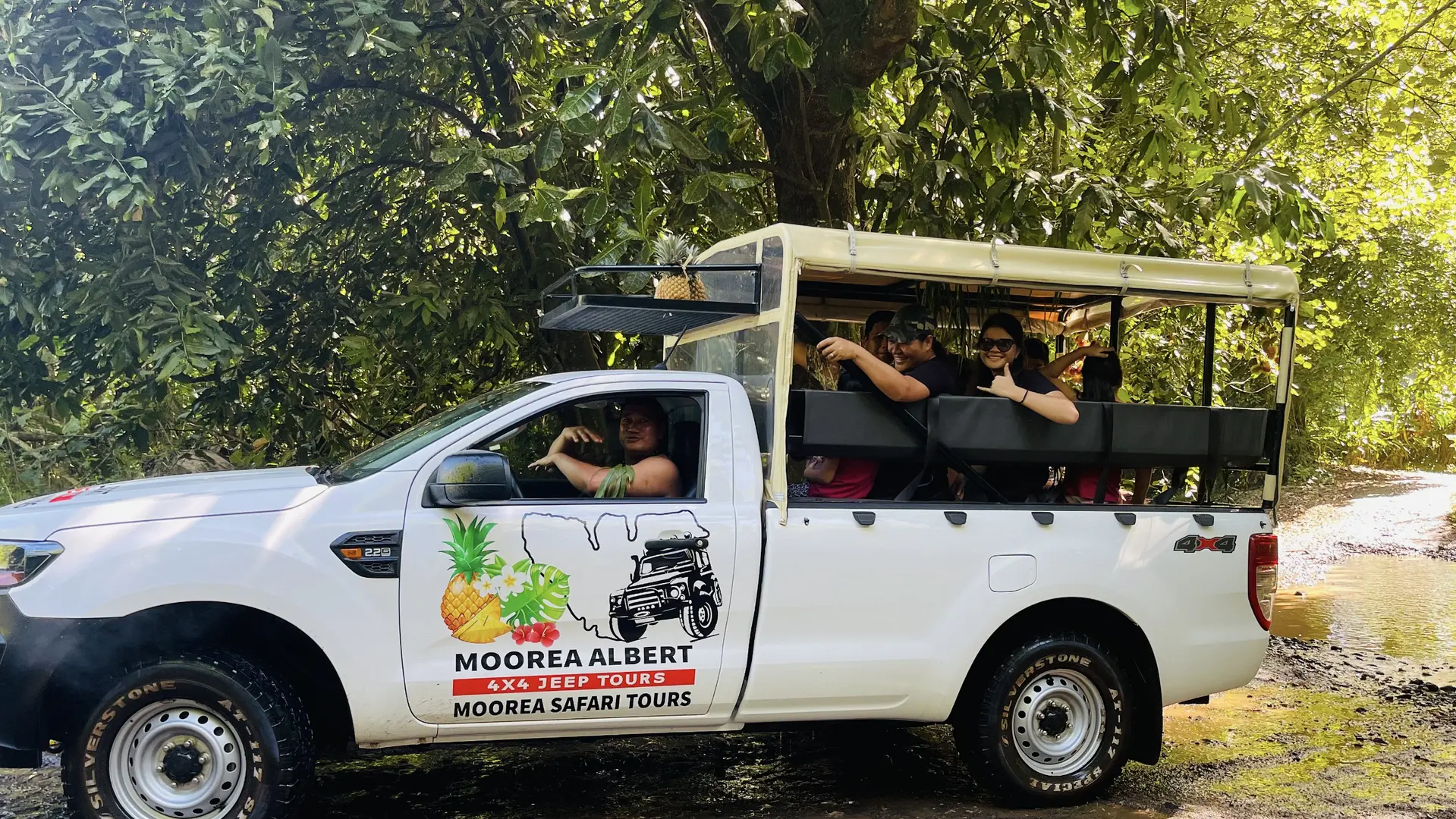 Moorea Safari Tours - Moorea Albert 4x4 Jeep Tours