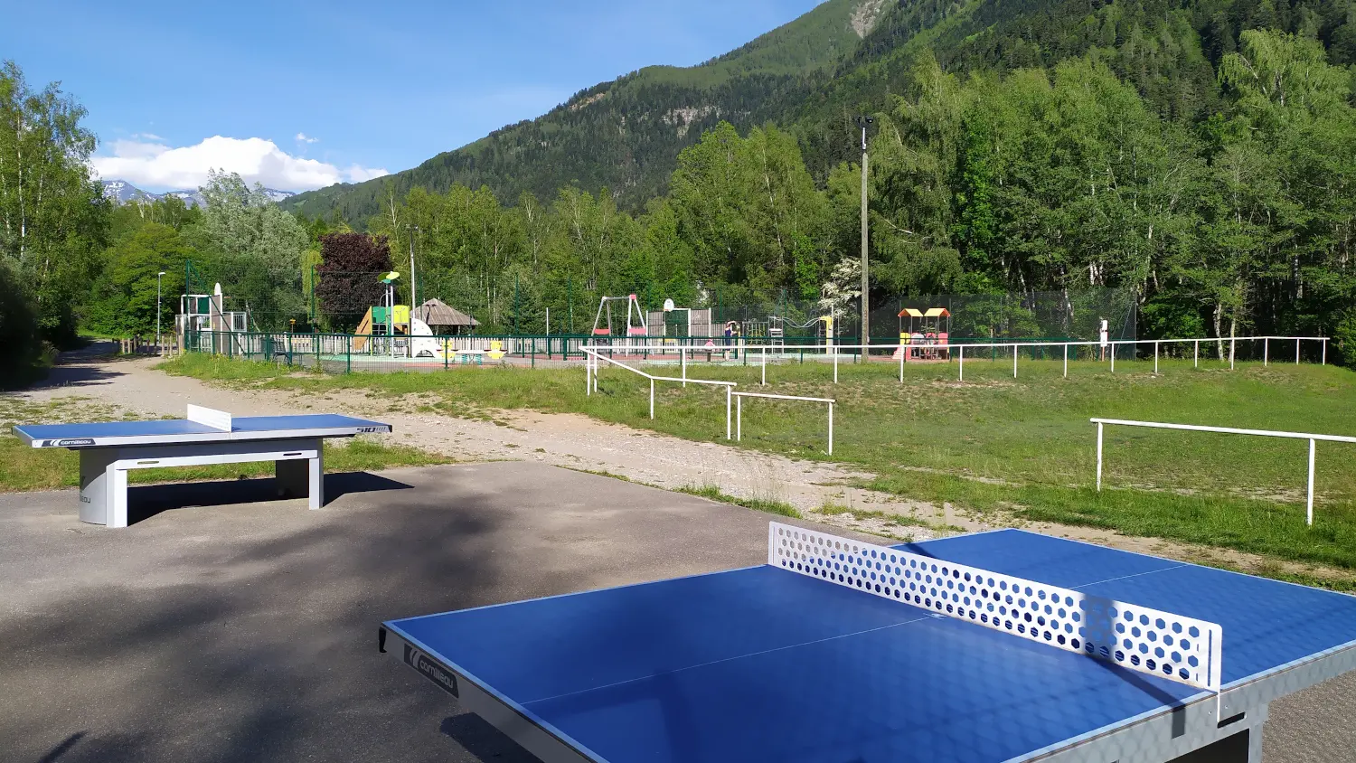 Tables de ping pong de la Base de loisirs du Châtelard à Pont du Fossé