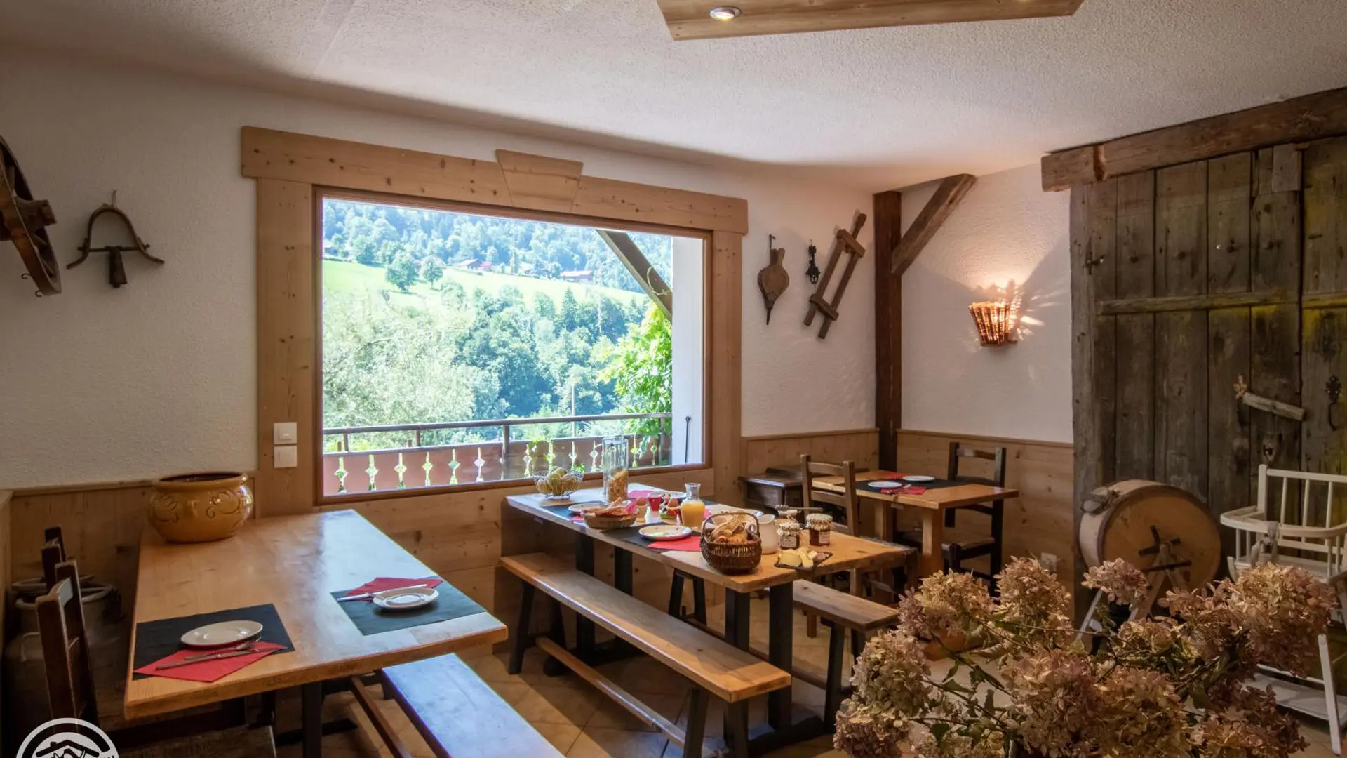 Salle petit déjeuner - Auberge  du Fraizier - Vacances - Thônes