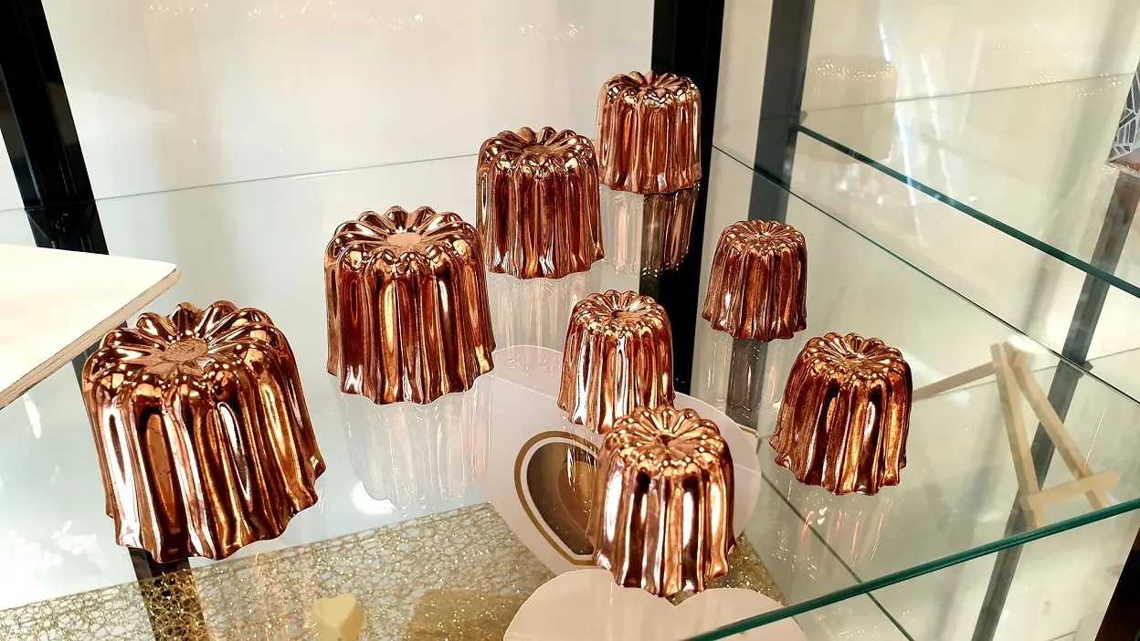 En vitrine - cannelés