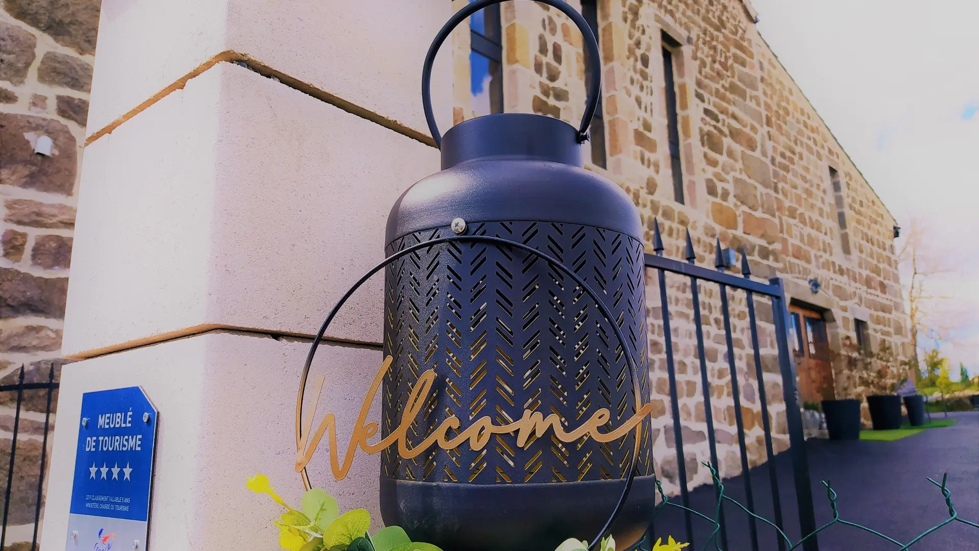 La Bâtisse aux Lanternes - Gîtes de Charme à St Bonnet le Château (42)