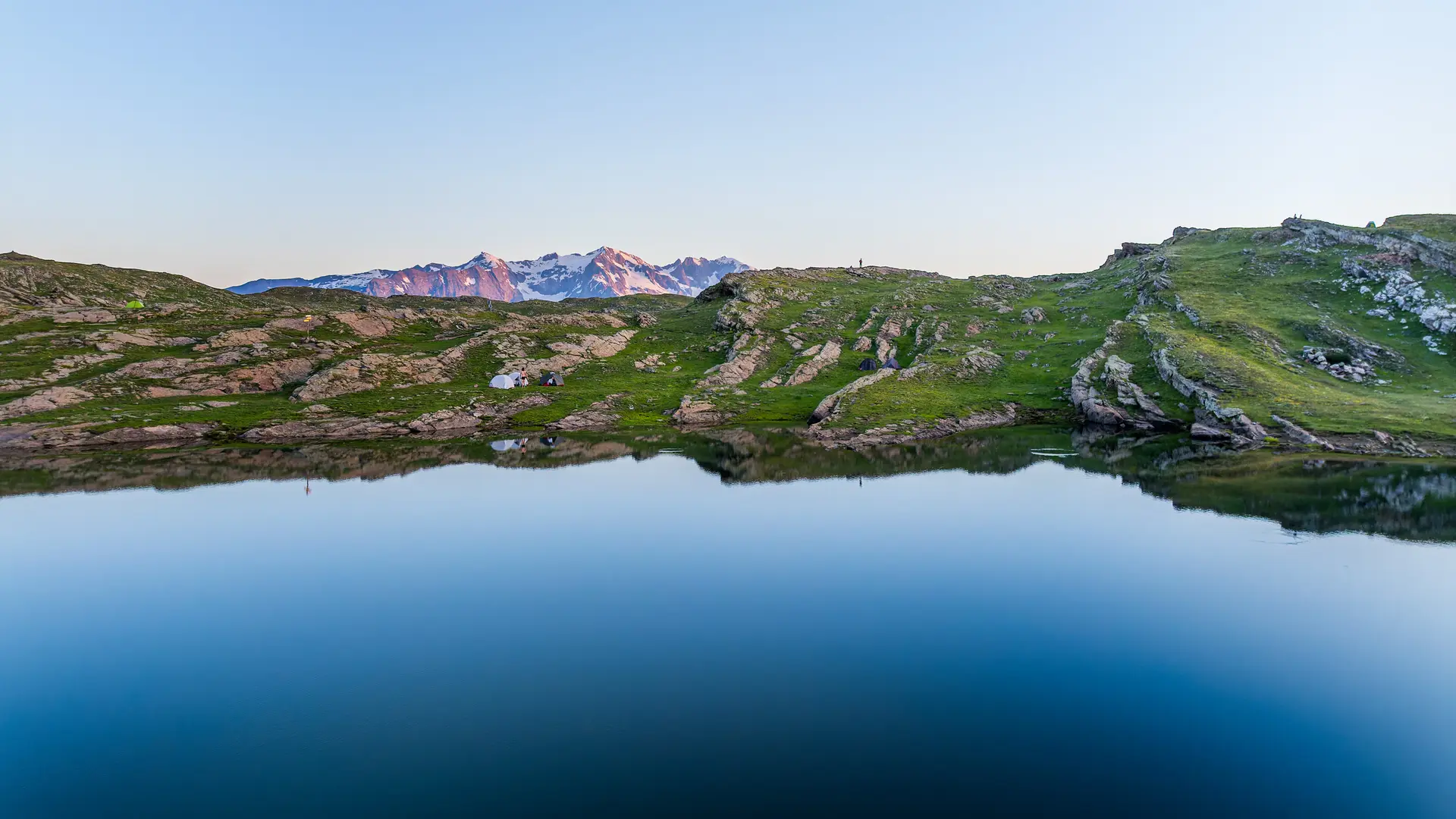 Le plateau d'Emparis et ses lacs - lac noir et lac lérié_La Grave
