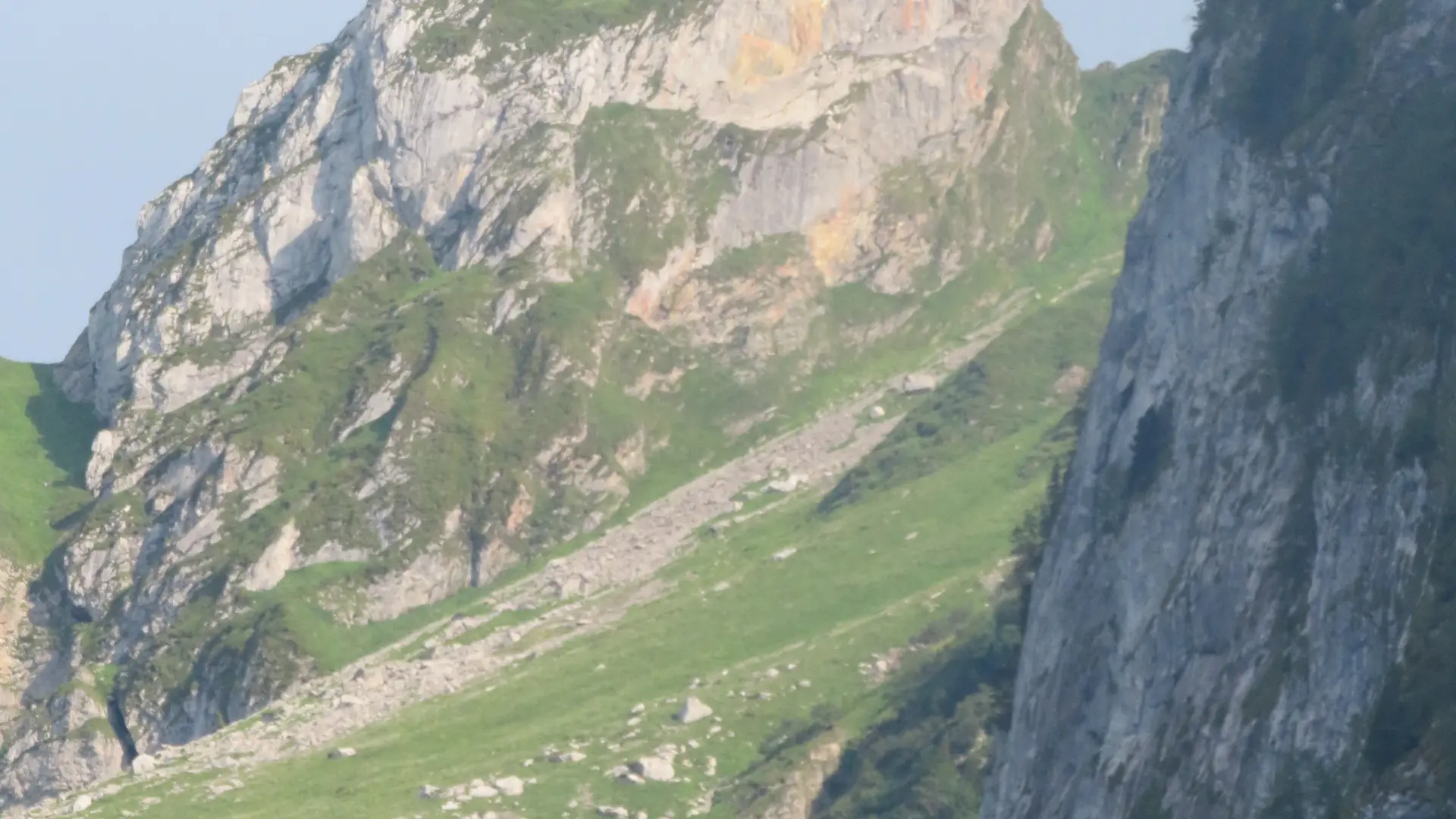 Panorama sur les montagnes depuis Novel