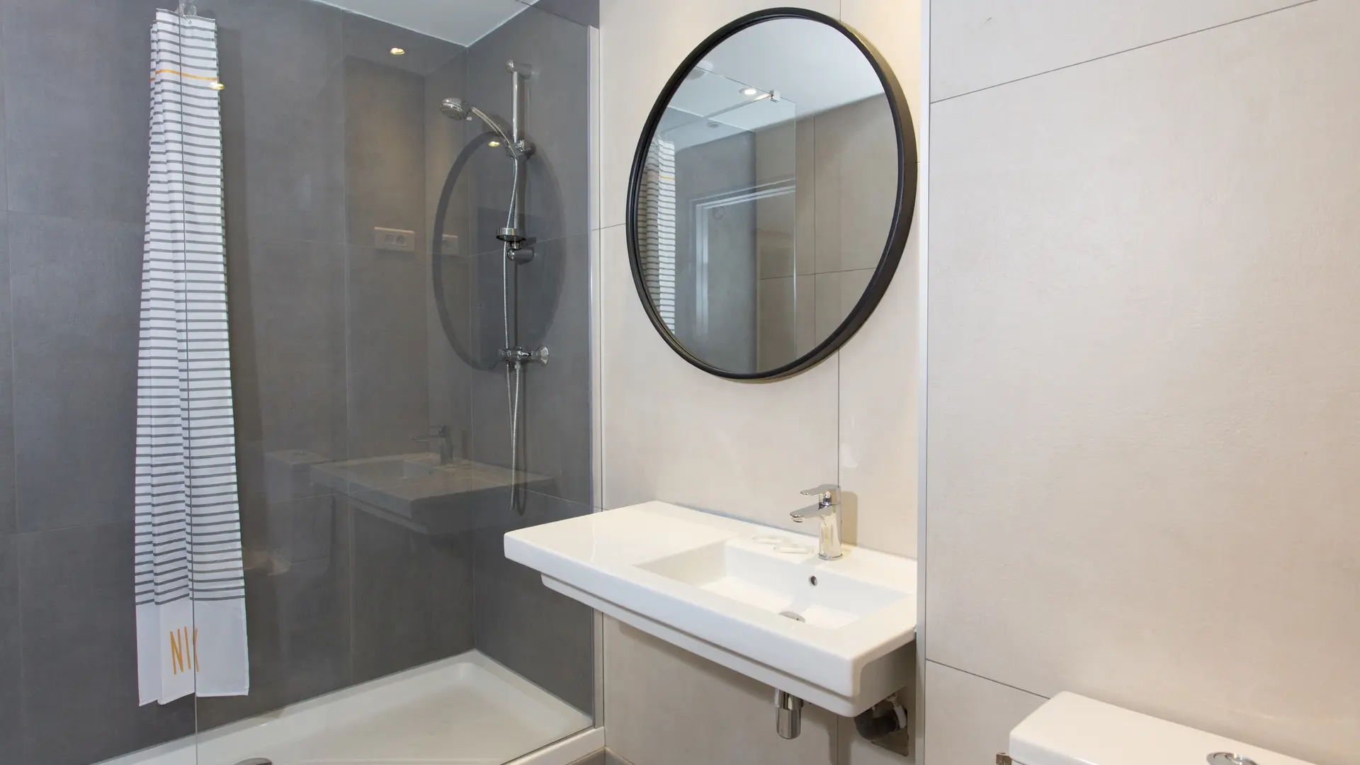 Clean modern bathrooms at Villahostels, Nice France.