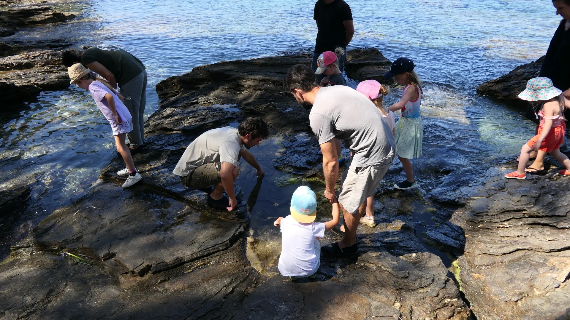 Activité enfant Les pieds dans l'eau_Rayol-Canadel sur Mer