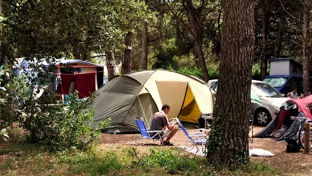 Emplacements - tentes, caravanes, camping-cars