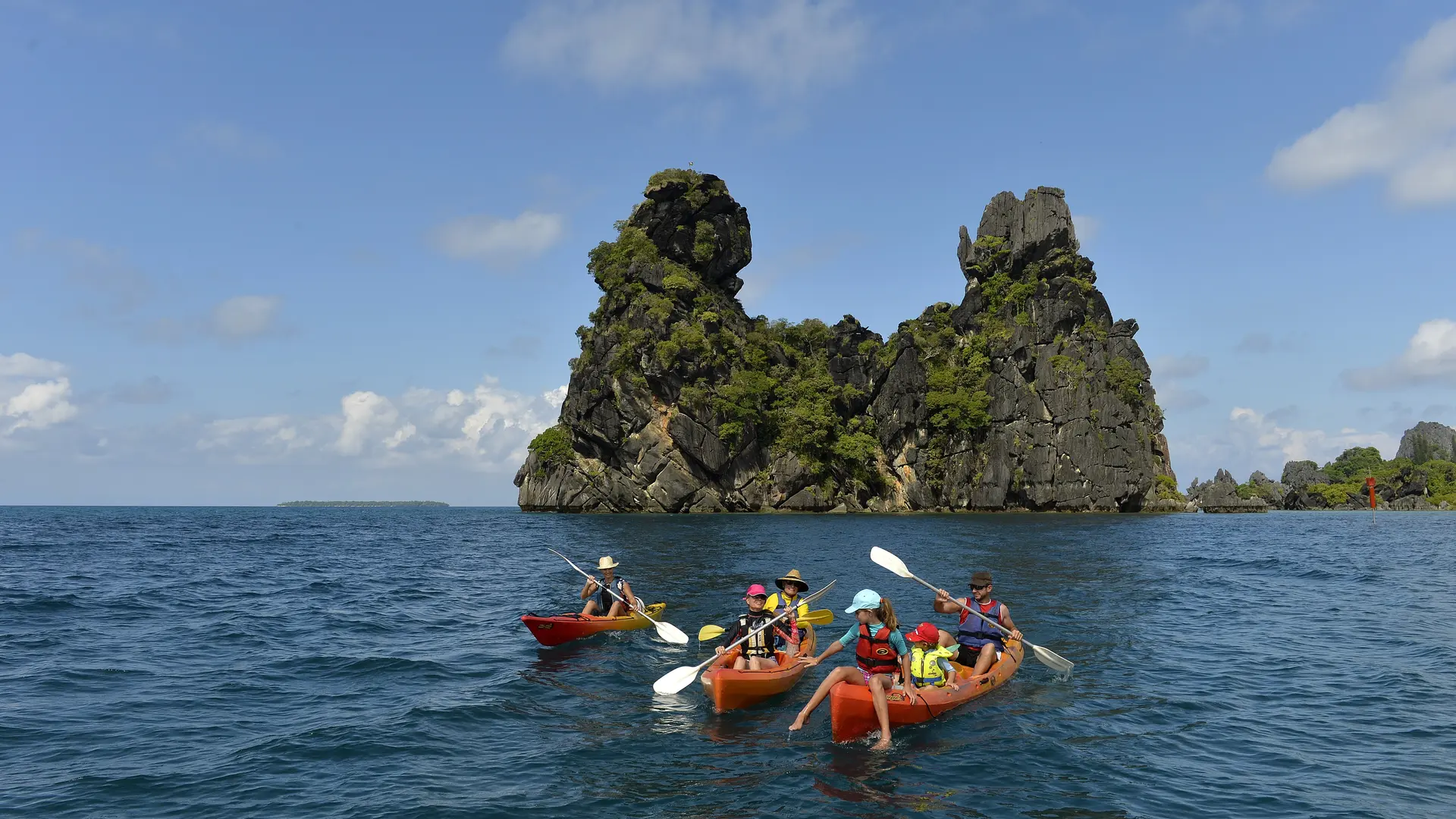 poule, hienghène, activité mer, canoë kayak, famille, lagon