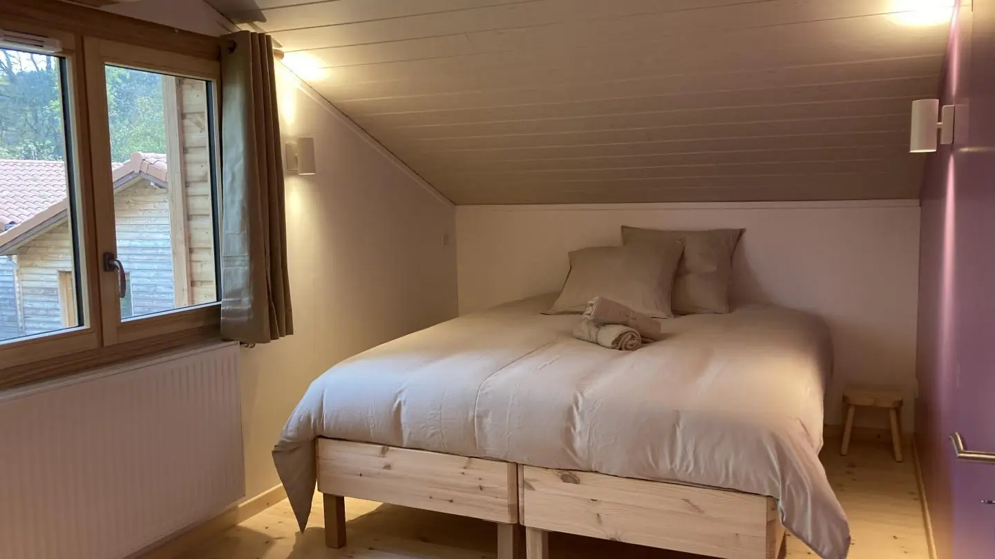 Chambre 1 : un lit 160 pouvant être transformé à la demande en 2 lits 80.