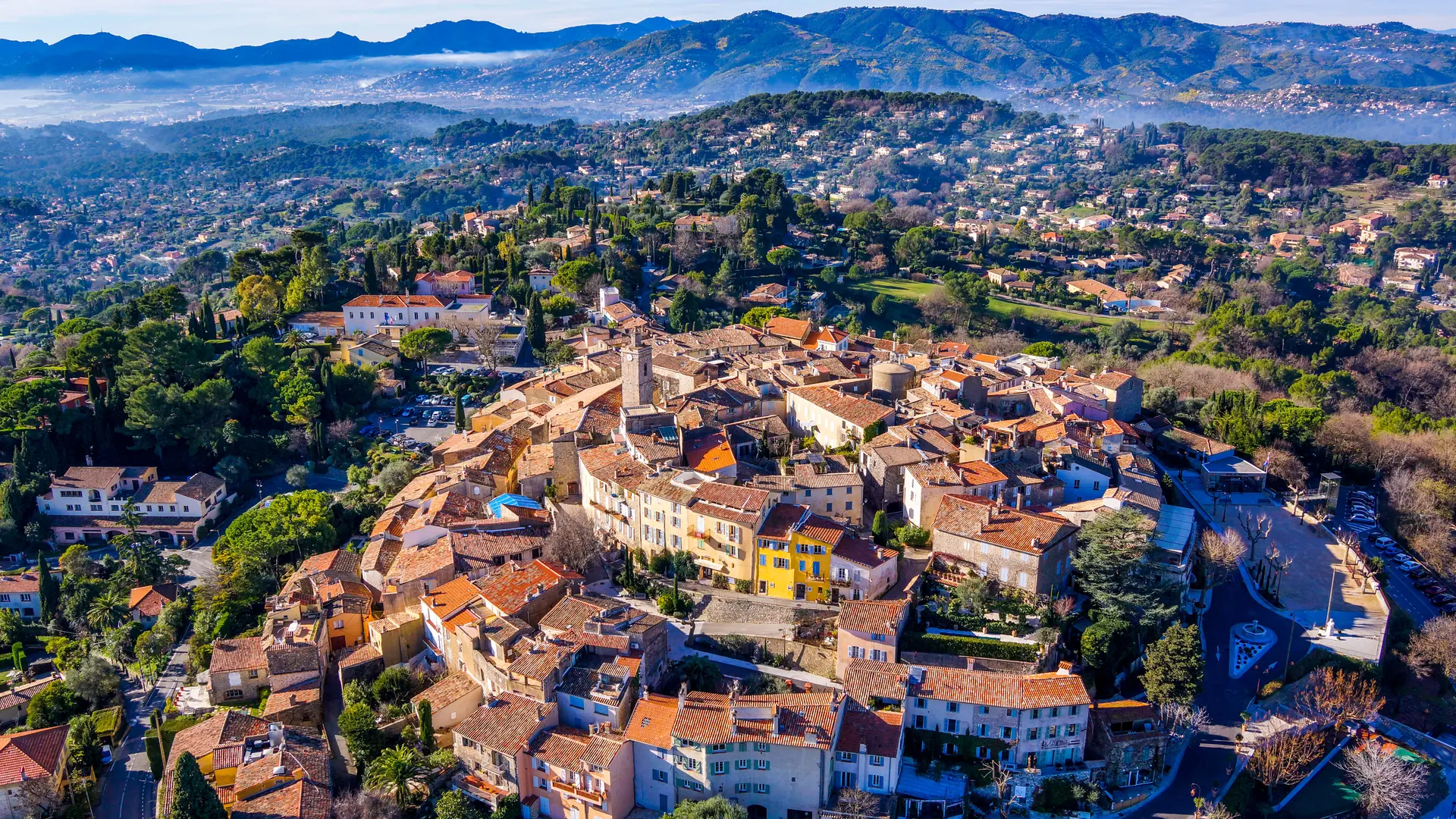 Ville de Mougins vue aérienne