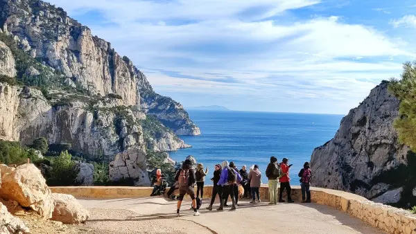 Naturopathic hike and poetry in Calanque of Sugiton (half-day)