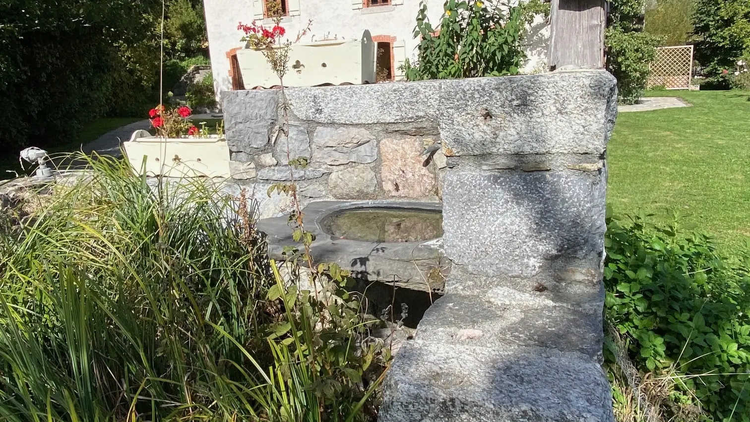 vue extérieure maison et jardin