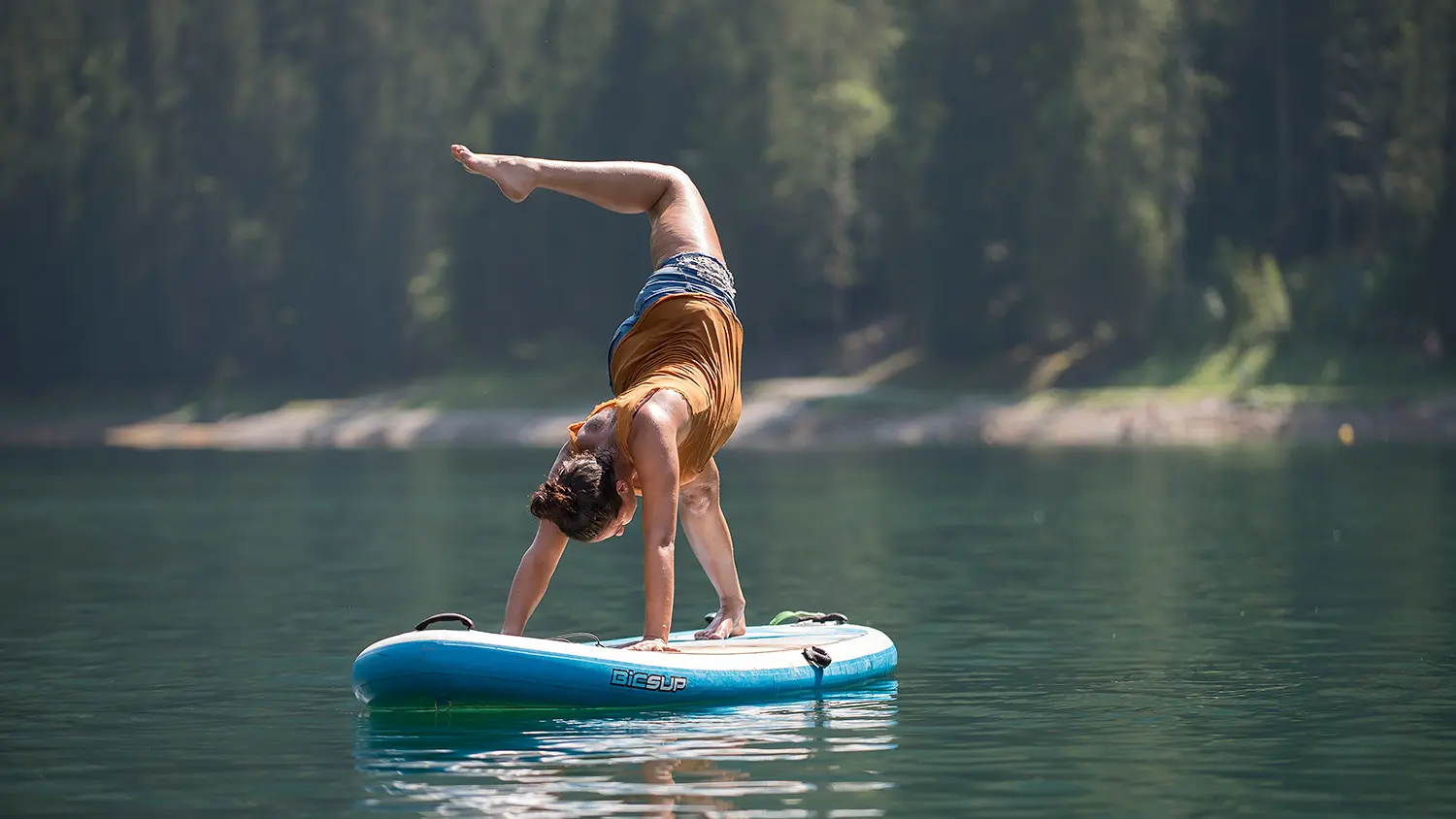 Yoga paddle au Lac de Montriond