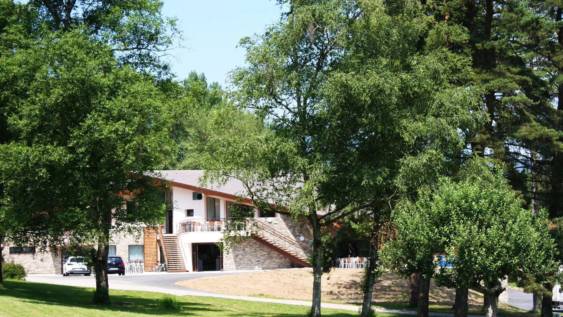 Parc et établissement vue ext