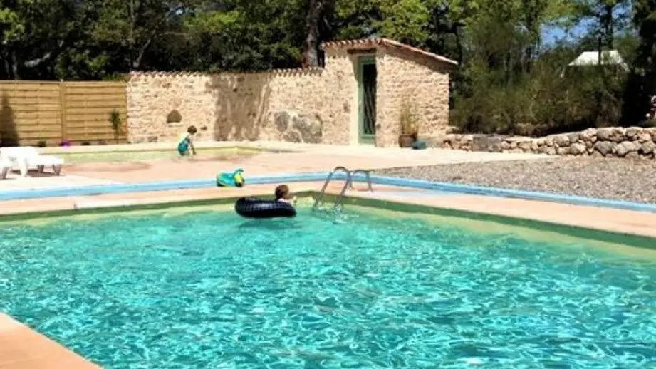 Heated swimming pool and paddling pool