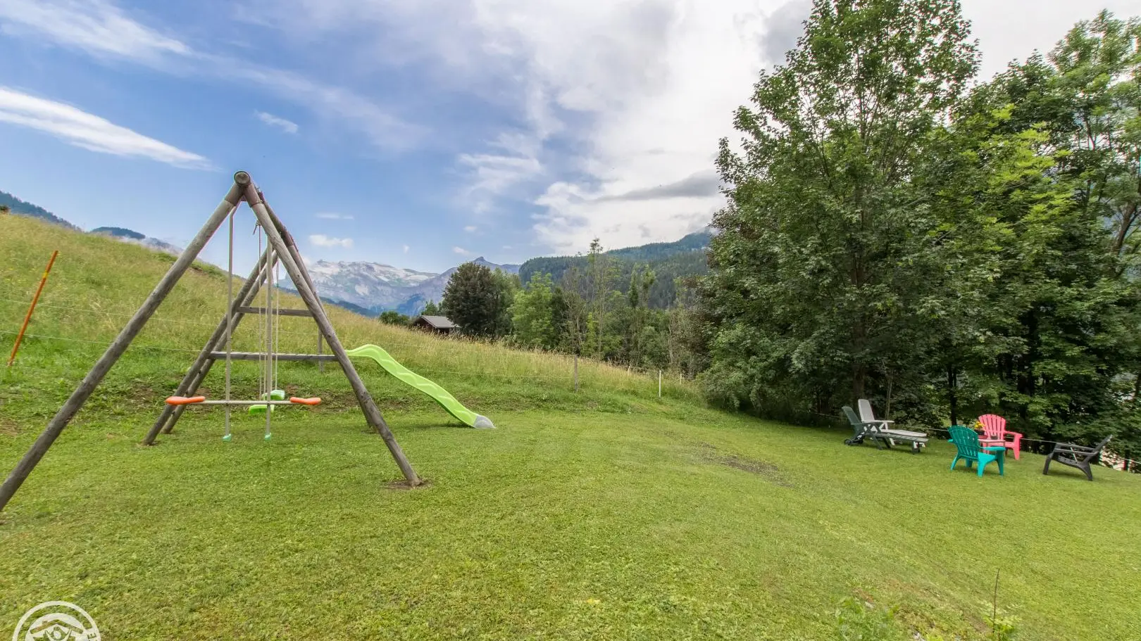 Balançoire grand jardin les enfants aurons tout le plaisir de jouer