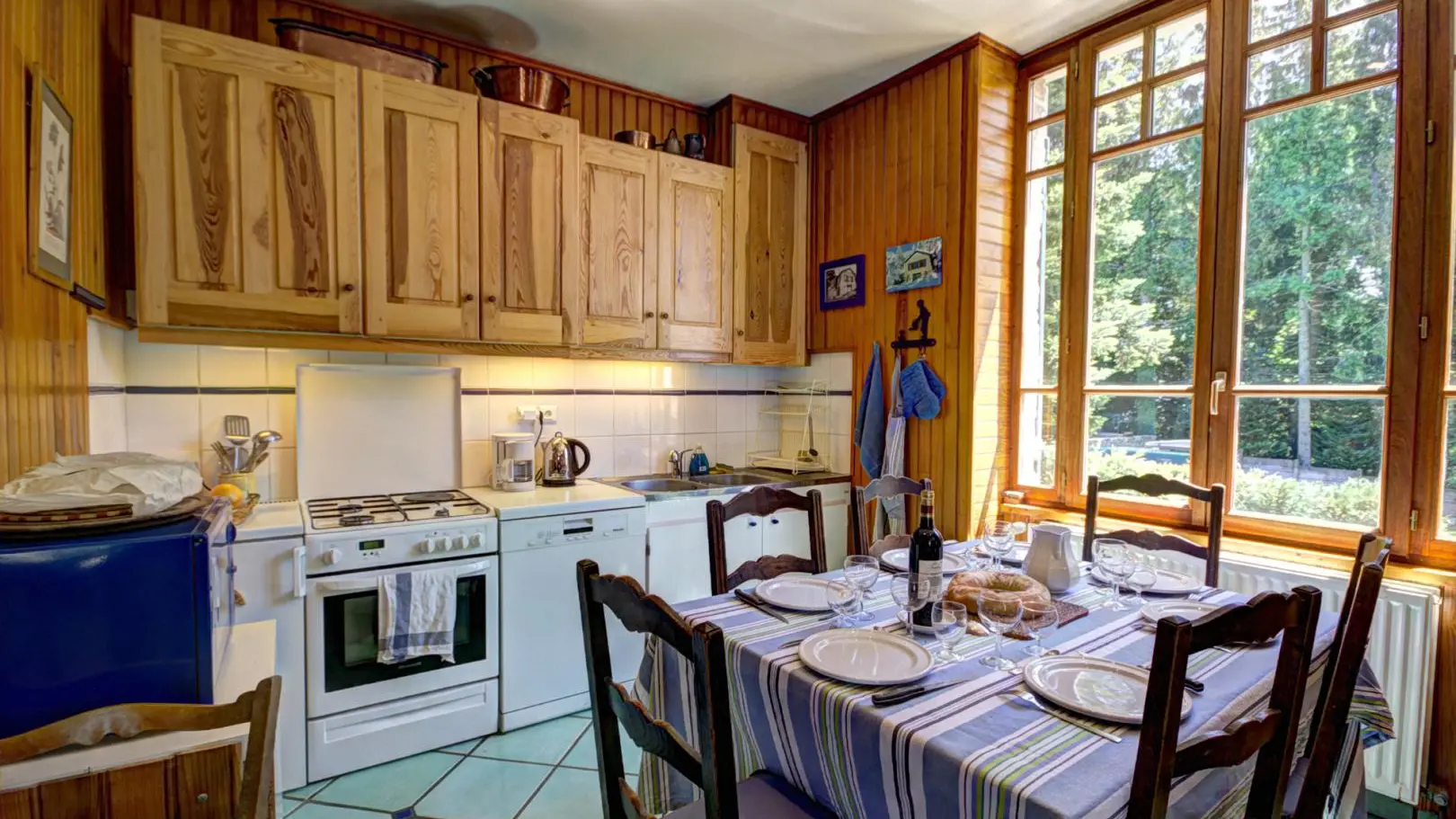 coin salle à manger et cuisine