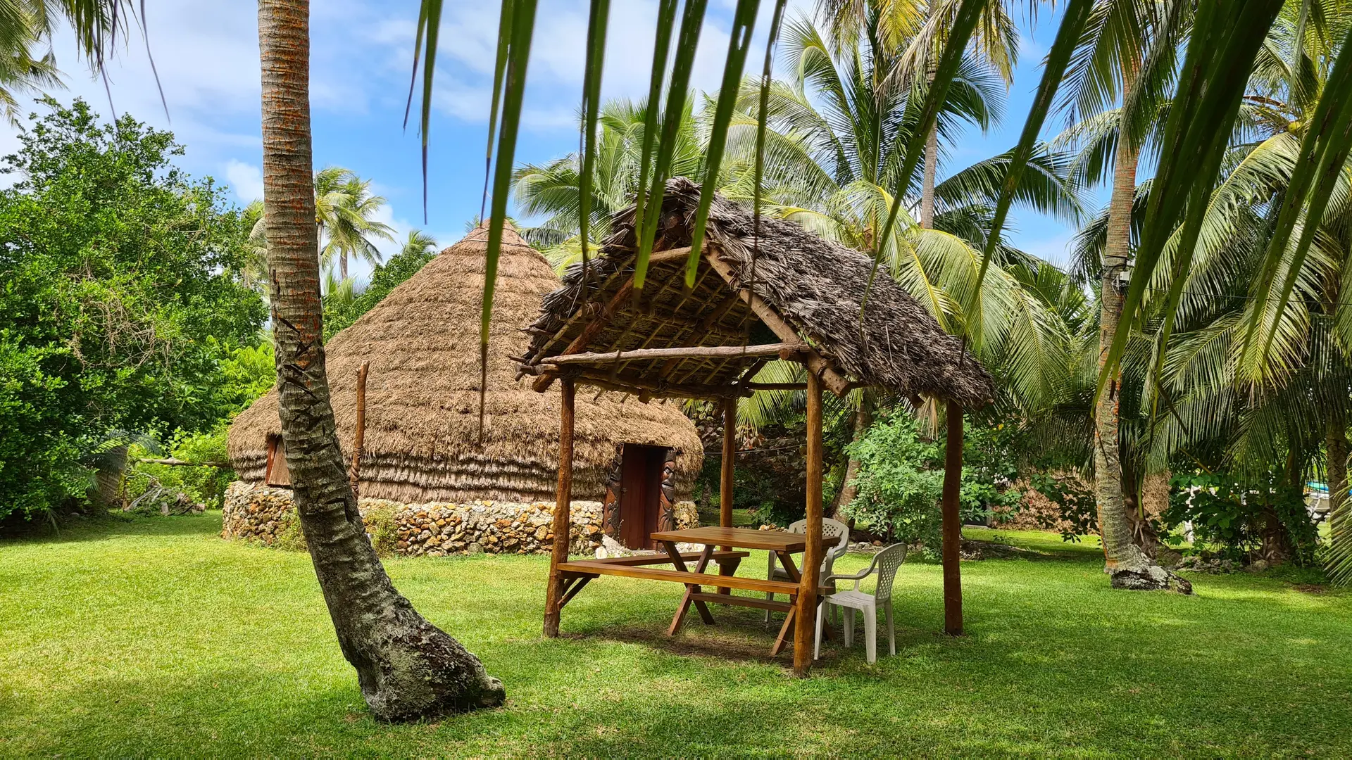 Kiosk and hut