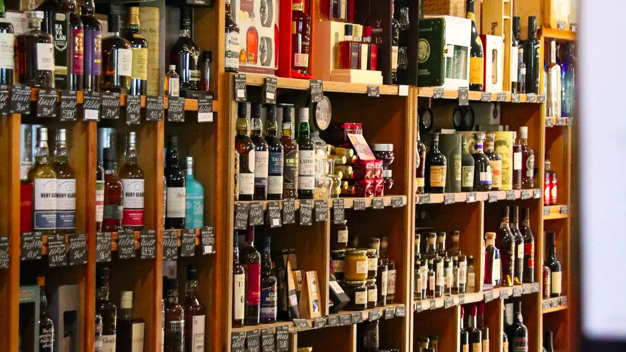 Magasin de spiritueux Caves et Domaines à Saint-Rémy-de-Provence