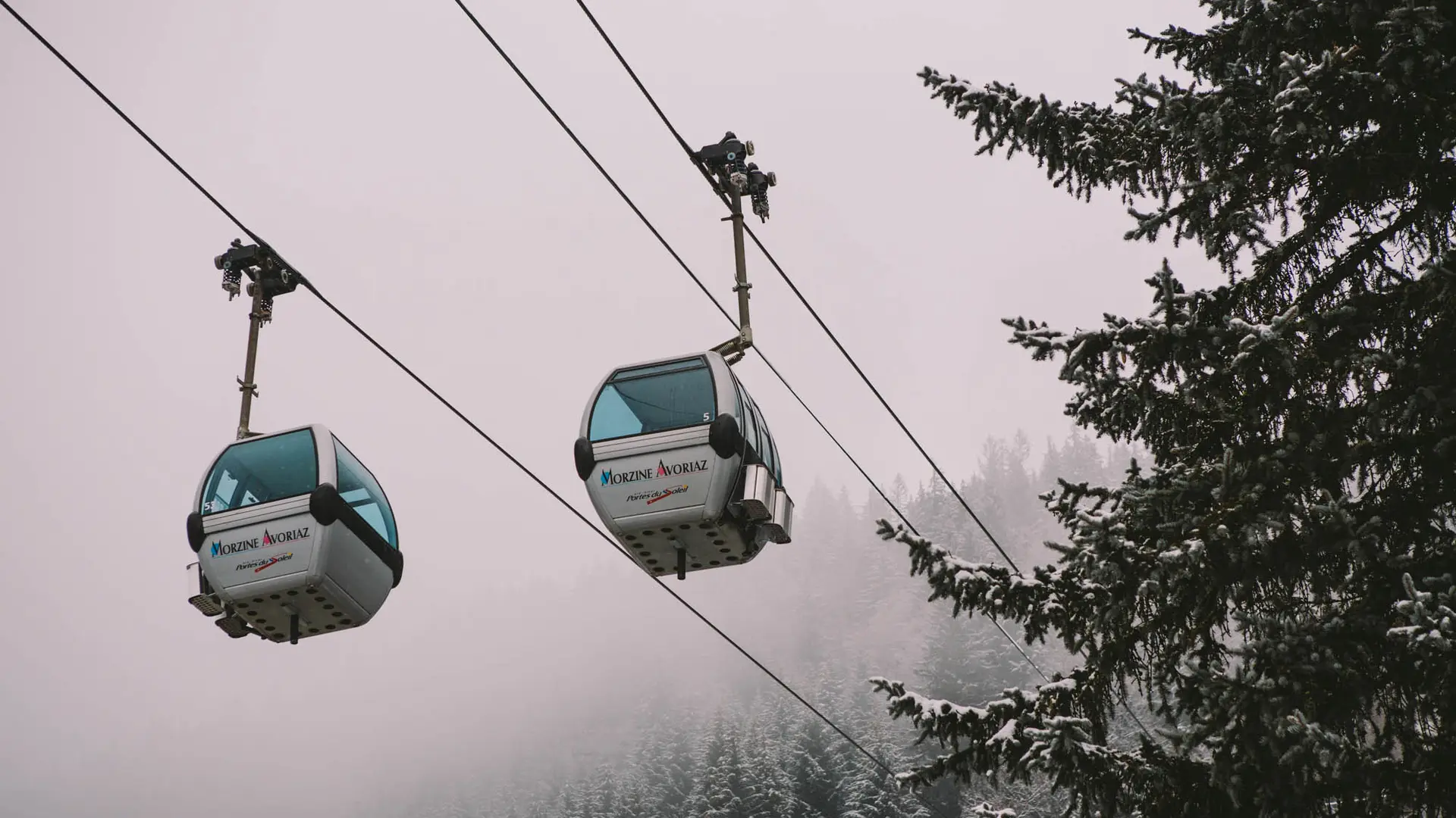 Deux cabines du Pleney en hiver