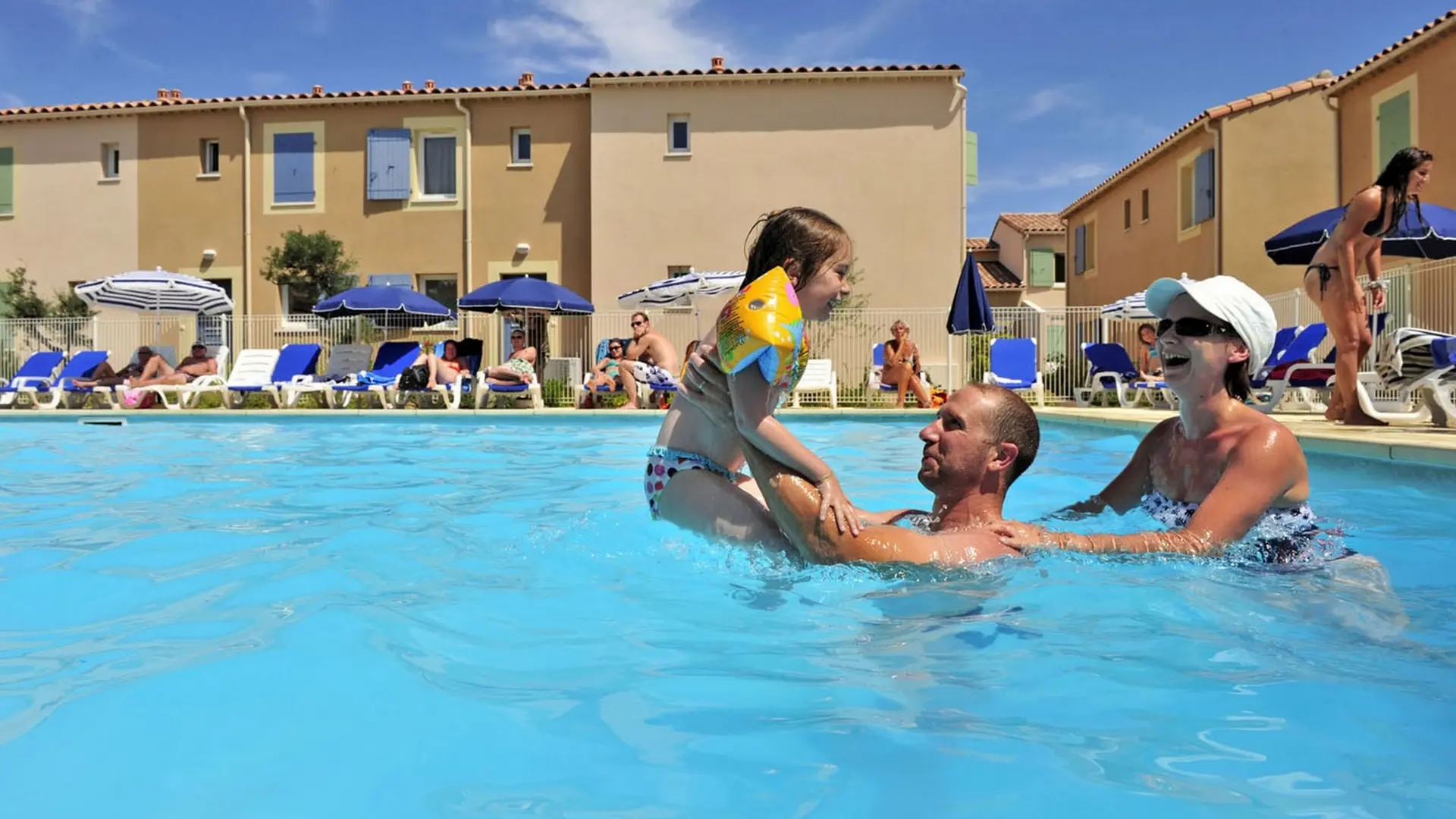 Résidence Goélia Le Mas des Arènes Mouriès piscine