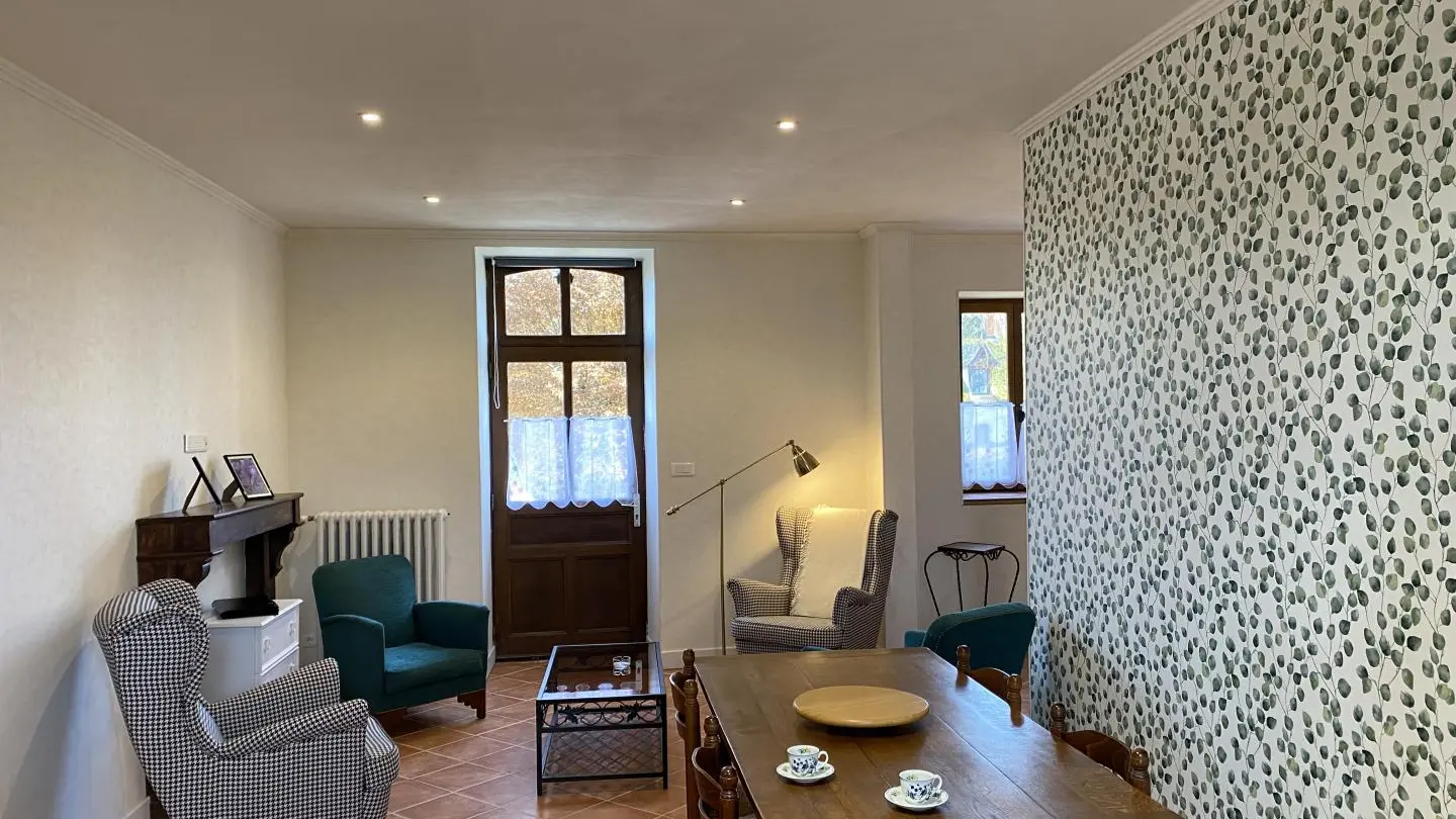 Le gite du Domaine de Bisseret à Montluçon dans l'Allier en Auvergne - séjour & salle à manger